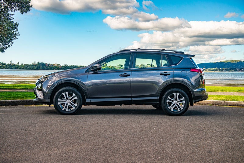 2018 Toyota RAV4 GX FWD 2.0P image 5