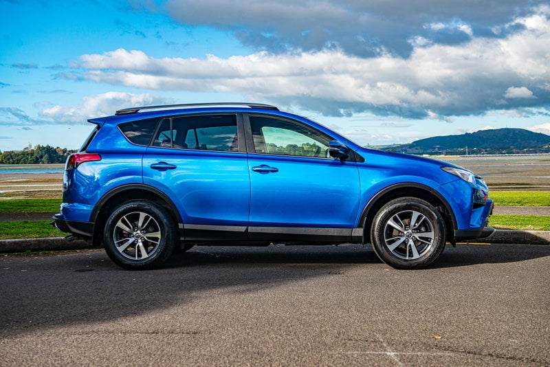 2018 Toyota RAV4 GXL AWD image 3
