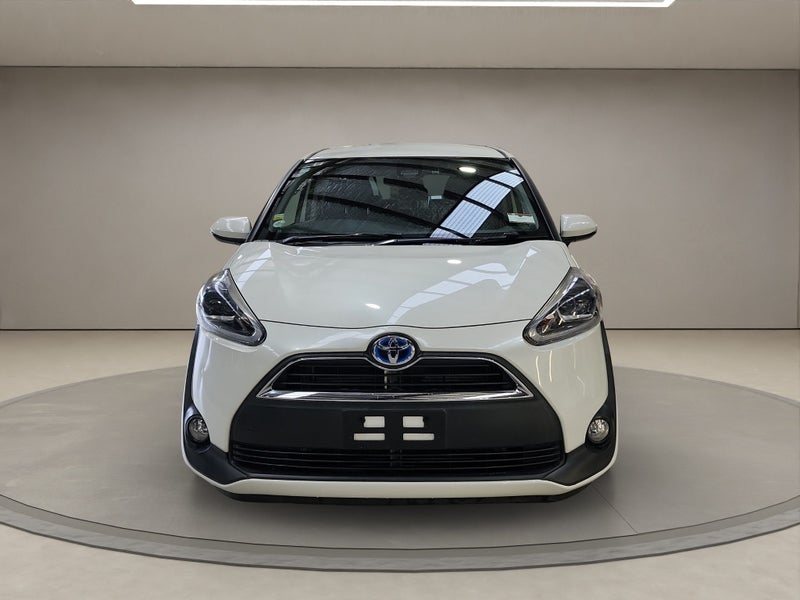 2018 Toyota Sienta 1.5L Hybrid G Cuero 2WD Wagon image 2