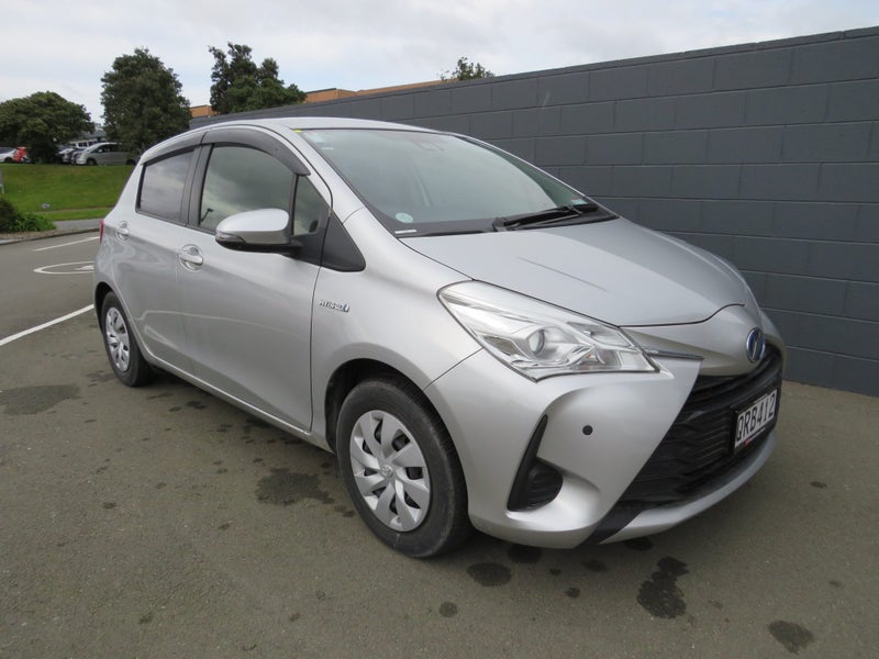 2018 Toyota Vitz 1.5 Hybrid F image 2