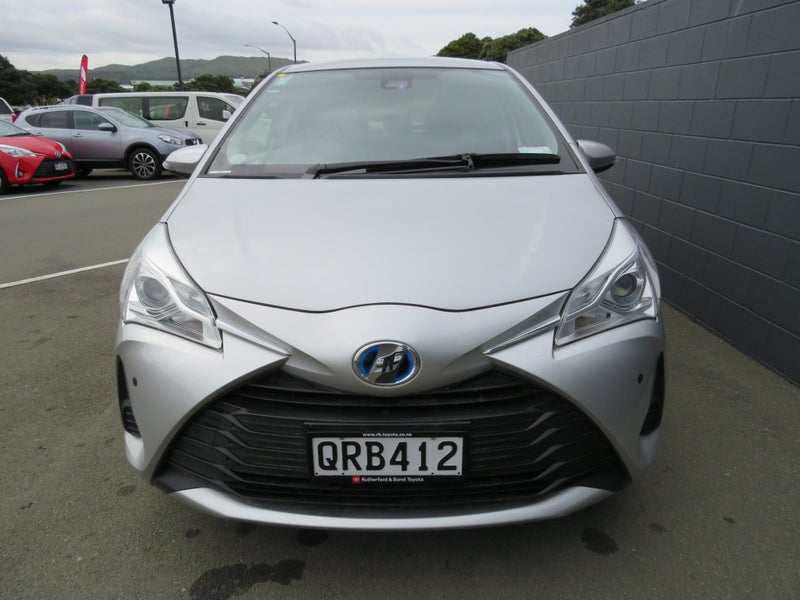 2018 Toyota Vitz 1.5 Hybrid F image 3
