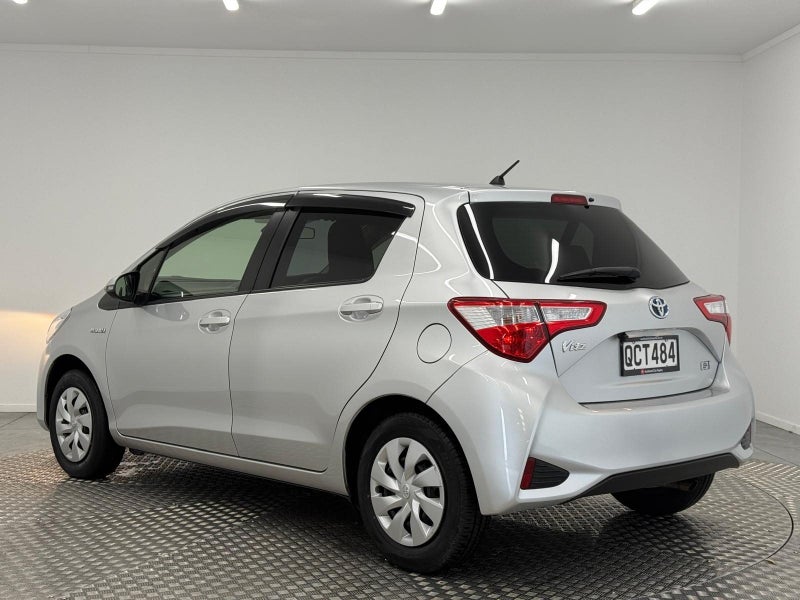 2018 Toyota Vitz 1.5 Hybrid F image 5