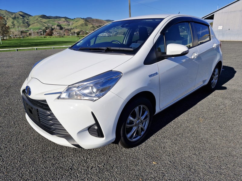 2018 Toyota Vitz 1.5 Hybrid F 5Dr Hatch CVT 2WD - image 2