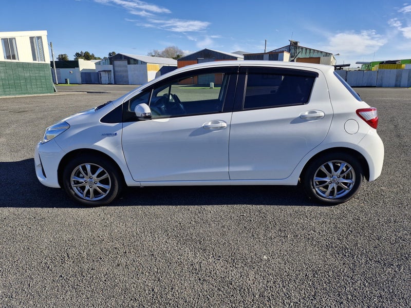 2018 Toyota Vitz 1.5 Hybrid F 5Dr Hatch CVT 2WD - image 3