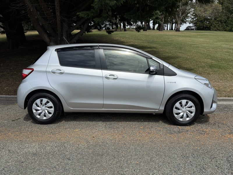 2018 Toyota Vitz 1.5 Hybrid F 5Dr Hatch CVT 2WD image 3