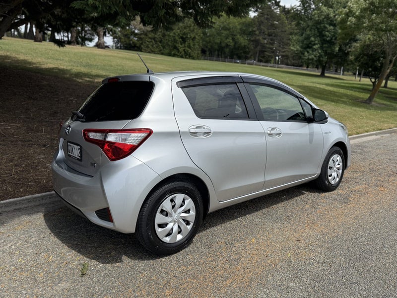 2018 Toyota Vitz 1.5 Hybrid F 5Dr Hatch CVT 2WD image 4