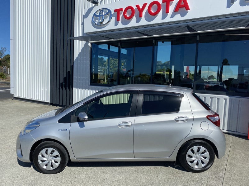2018 Toyota Vitz 1.5 Hybrid F 5Dr Hatch CVT 2WD image 2