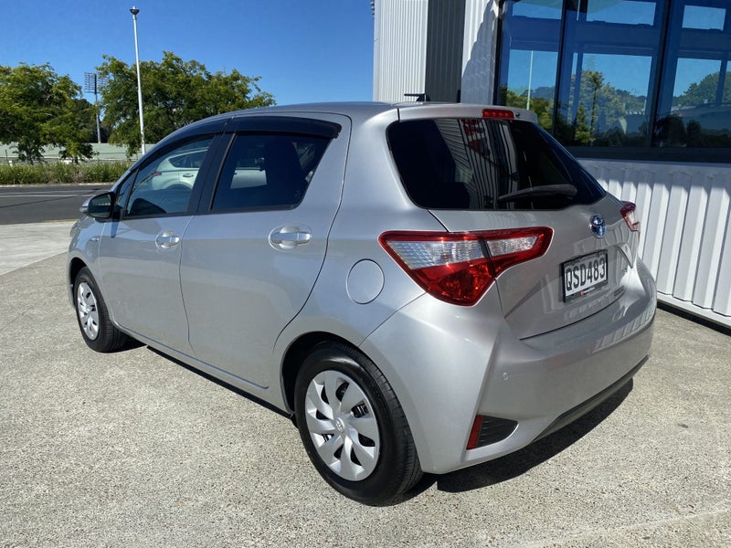 2018 Toyota Vitz 1.5 Hybrid F 5Dr Hatch CVT 2WD image 3