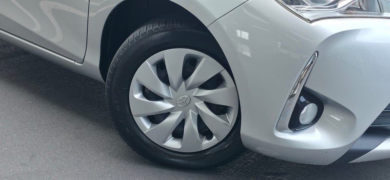 2018 Toyota Vitz 1.5 Hybrid F image 4