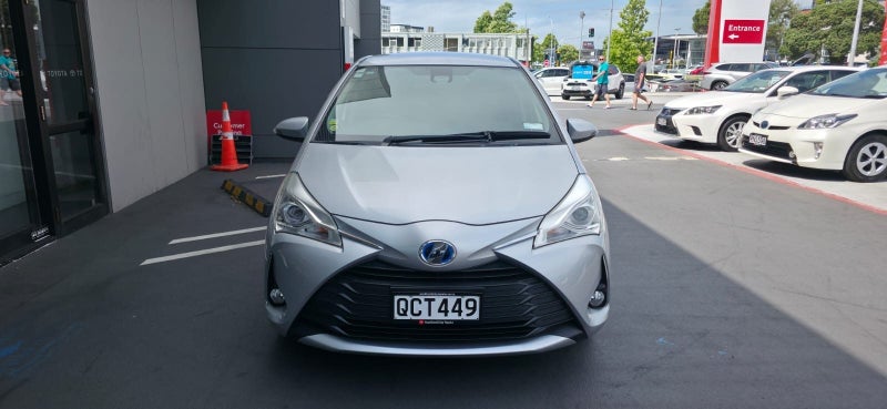 2018 Toyota Vitz 1.5 Hybrid F image 5