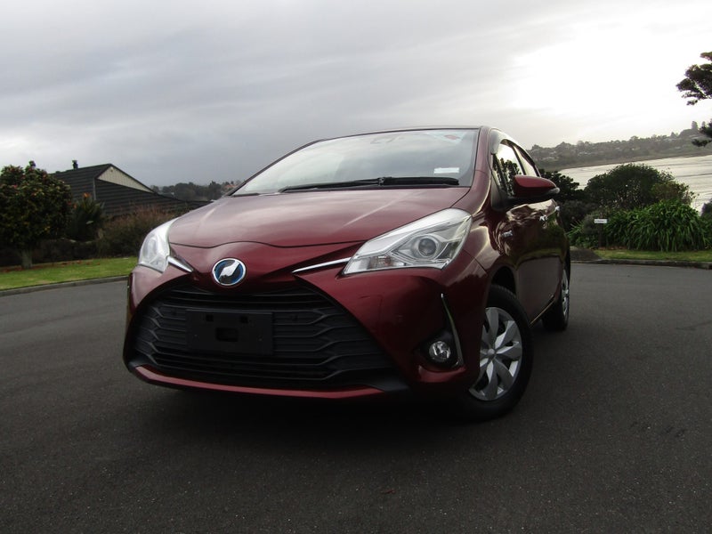 2018 Toyota Vitz 1.5 Hybrid Hatch image 3