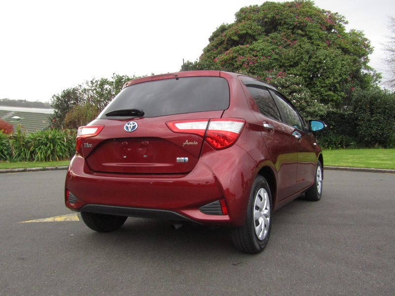 2018 Toyota Vitz 1.5 Hybrid Hatch image 4