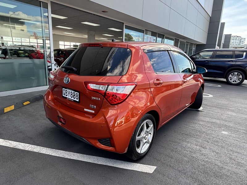 2018 Toyota Vitz 1.5 Hybrid Jewela image 4