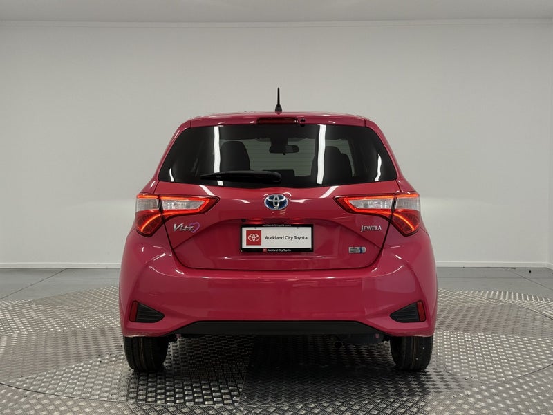 2018 Toyota Vitz 1.5 Hybrid Jewela image 4