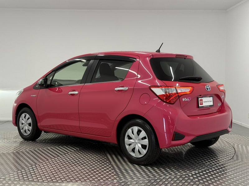2018 Toyota Vitz 1.5 Hybrid Jewela image 5
