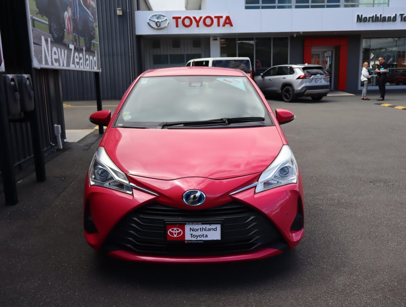 2018 Toyota Vitz 1.5 Hybrid Jewela 5Dr Hatch CV... image 2