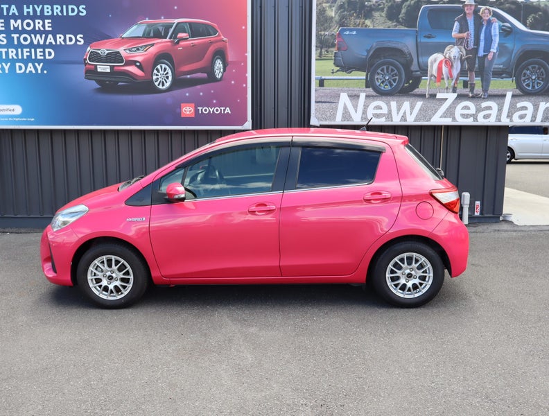 2018 Toyota Vitz 1.5 Hybrid Jewela 5Dr Hatch CV... image 5