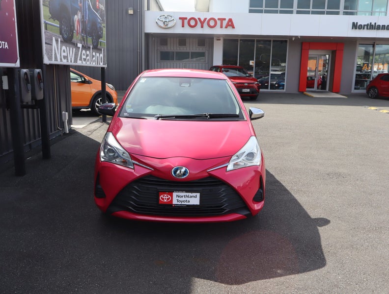 2018 Toyota Vitz 1.5 Hybrid Jewela 5Dr Hatch CV... image 2