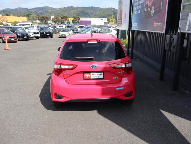 2018 Toyota Vitz 1.5 Hybrid Jewela 5Dr Hatch CV... image 3