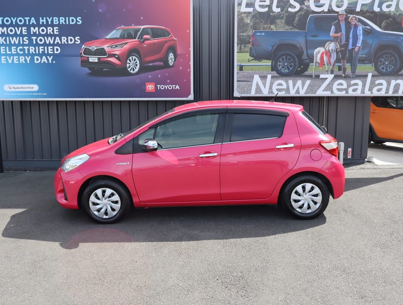 2018 Toyota Vitz 1.5 Hybrid Jewela 5Dr Hatch CV... image 5