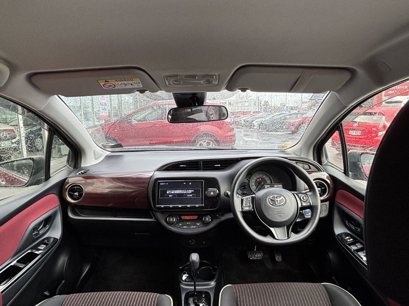 2018 Toyota Vitz 1.5 Hybrid Jewela image 2