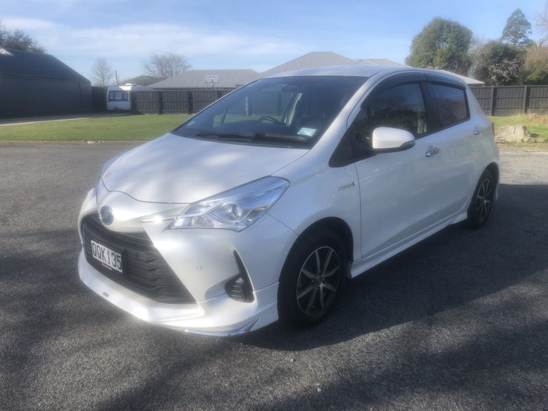 2018 Toyota Vitz 1.5 Hybrid Safety Edition II 5... image 3