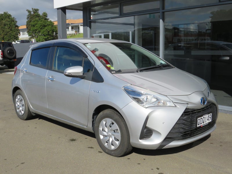 2018 Toyota Vitz 1.5 Hybrid Safety Edition II image 2