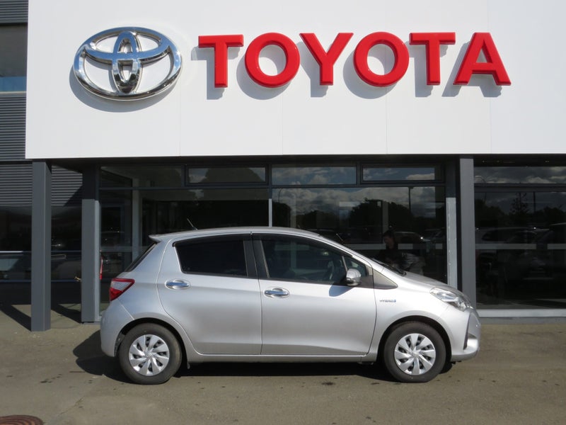 2018 Toyota Vitz 1.5 Hybrid Safety Edition II image 4