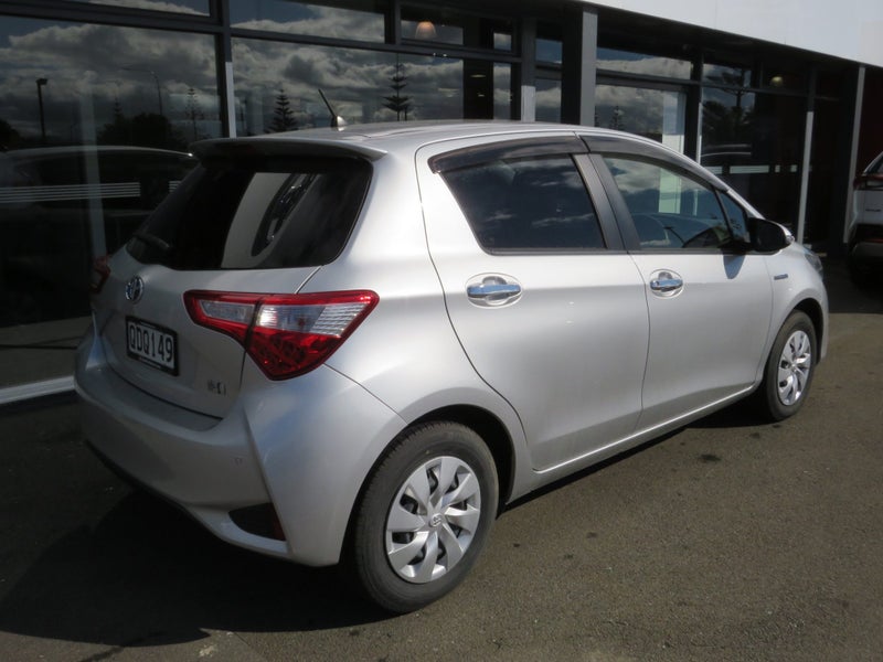 2018 Toyota Vitz 1.5 Hybrid Safety Edition II image 5