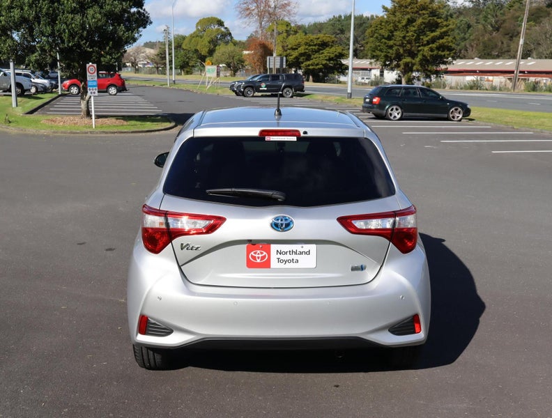 2018 Toyota Vitz 1.5 Hybrid U 5Dr Hatch CVT 2WD image 3