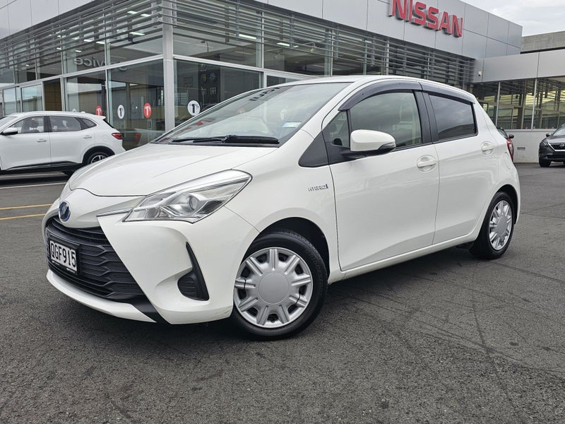 2018 Toyota Vitz 1.5P HYBRID image 2