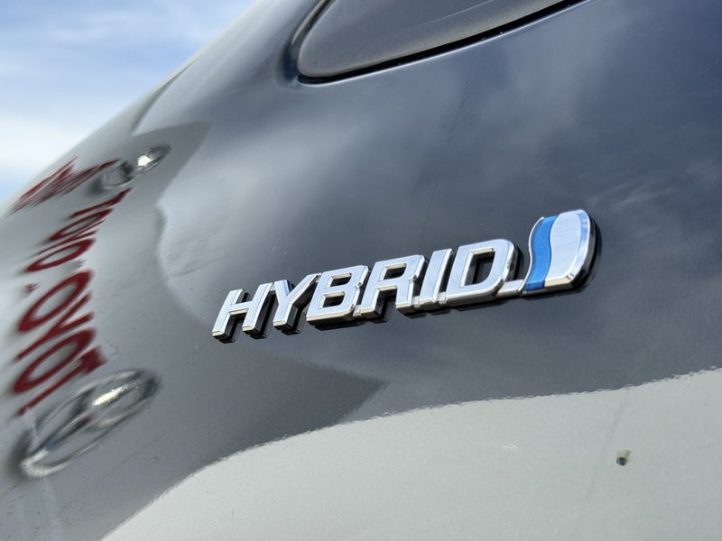2018 Toyota Vitz Hybrid image 2