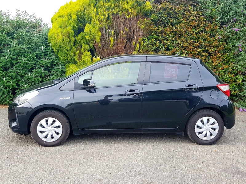 2018 Toyota Vitz Hybrid F image 4