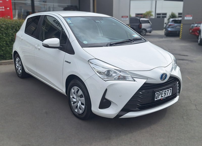 2018 Toyota Vitz HYBRID X, Hatchback image 1