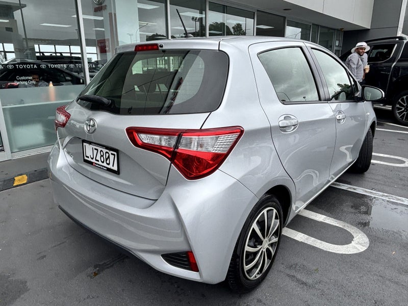 2018 Toyota Yaris GX 1.3 PETROL ECONOMICAL HATCH image 3