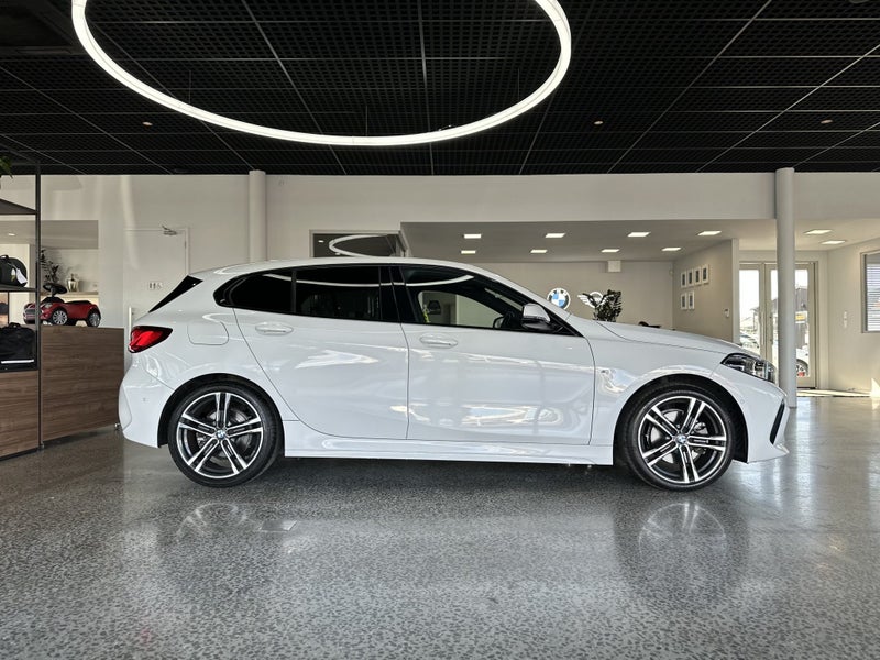 2019 BMW 118i Hatch M-Sport image 3