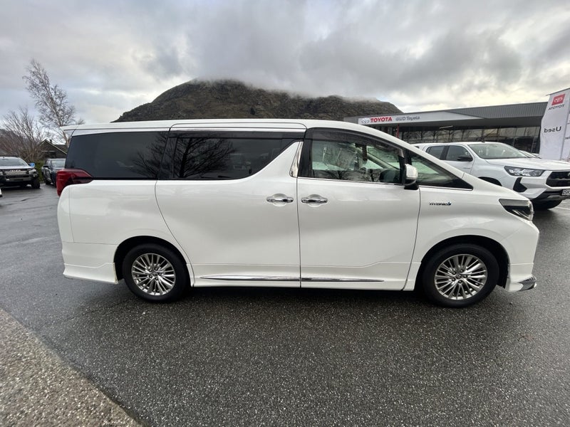 2019 Toyota Alphard Hybrid image 2