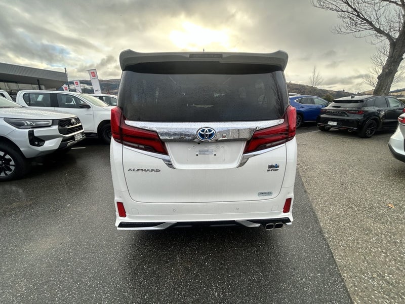 2019 Toyota Alphard Hybrid image 4