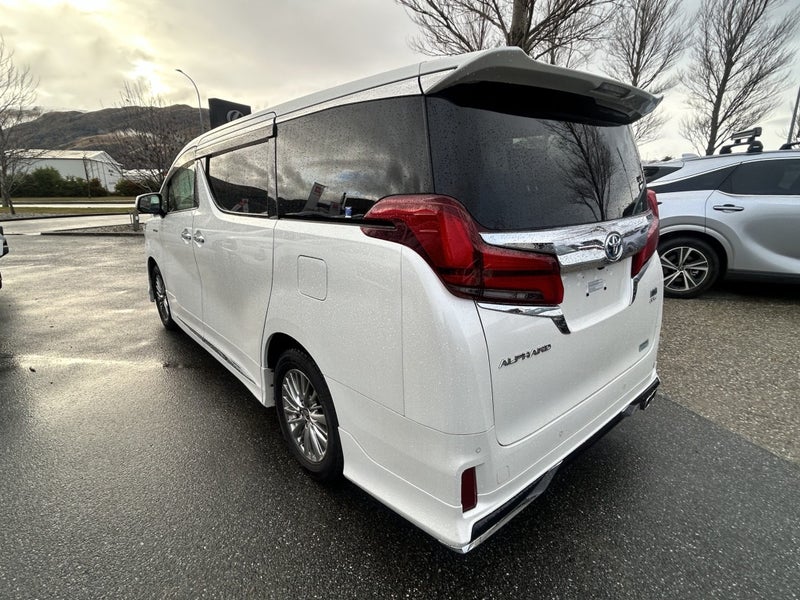 2019 Toyota Alphard Hybrid image 5
