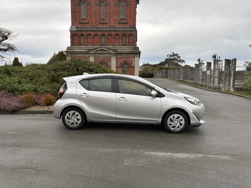 2019 Toyota Aqua 1.5 Hybrid image 2