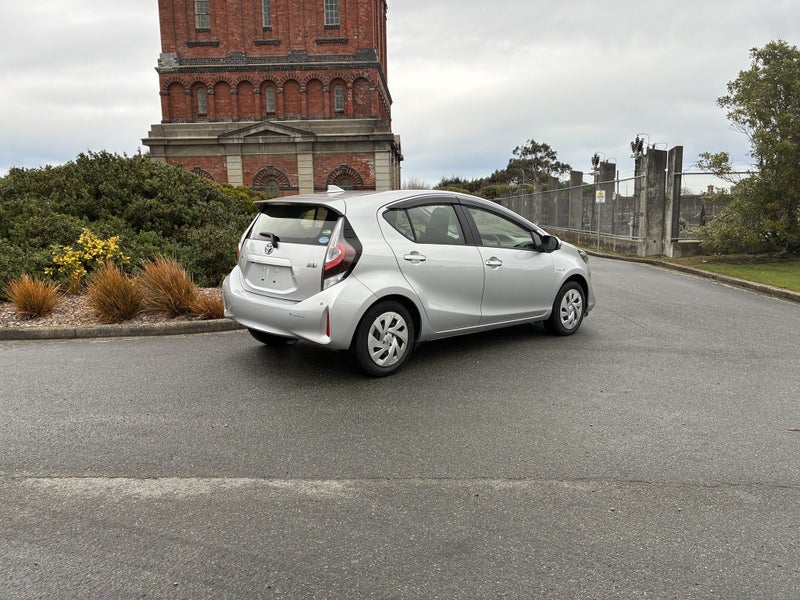 2019 Toyota Aqua 1.5 Hybrid image 3