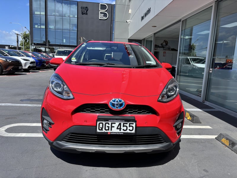 2019 Toyota Aqua 1.5 Hybrid Crossover image 4