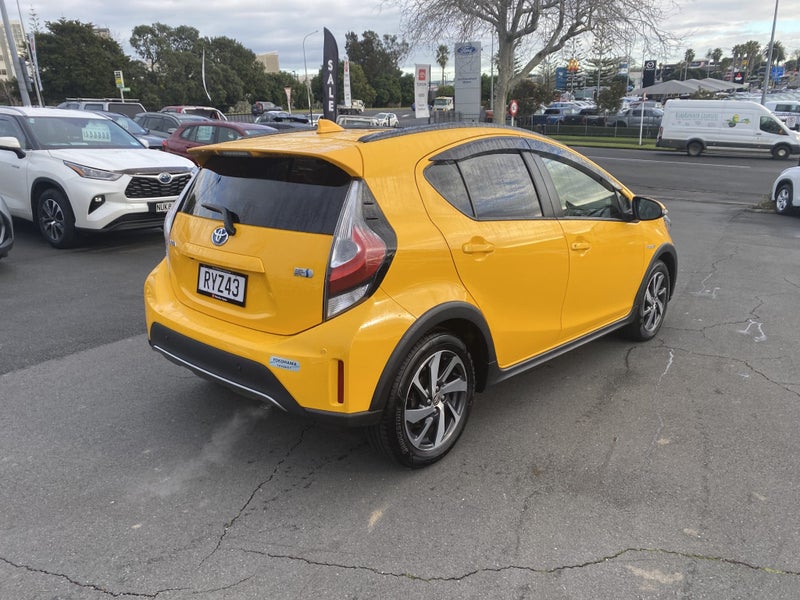 2019 Toyota Aqua 1.5 Hybrid Crossover 5 Dr Hatc... image 2