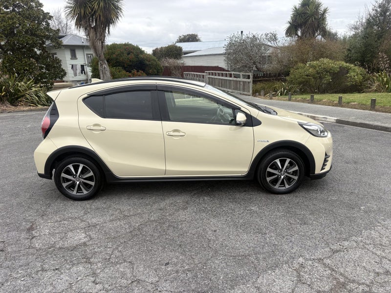 2019 Toyota Aqua 1.5 Hybrid Crossover 5 Dr Hatc... image 3