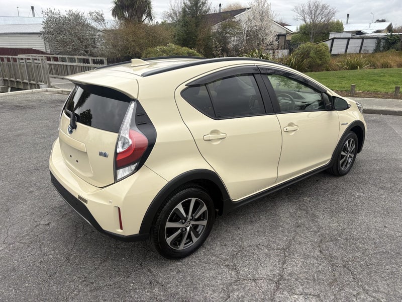 2019 Toyota Aqua 1.5 Hybrid Crossover 5 Dr Hatc... image 5