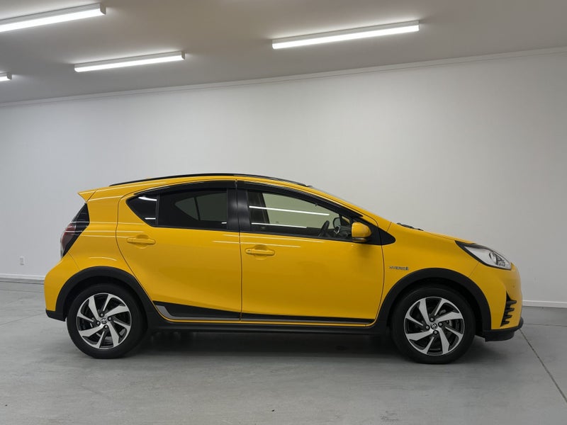 2019 Toyota Aqua 1.5 Hybrid Crossover image 3