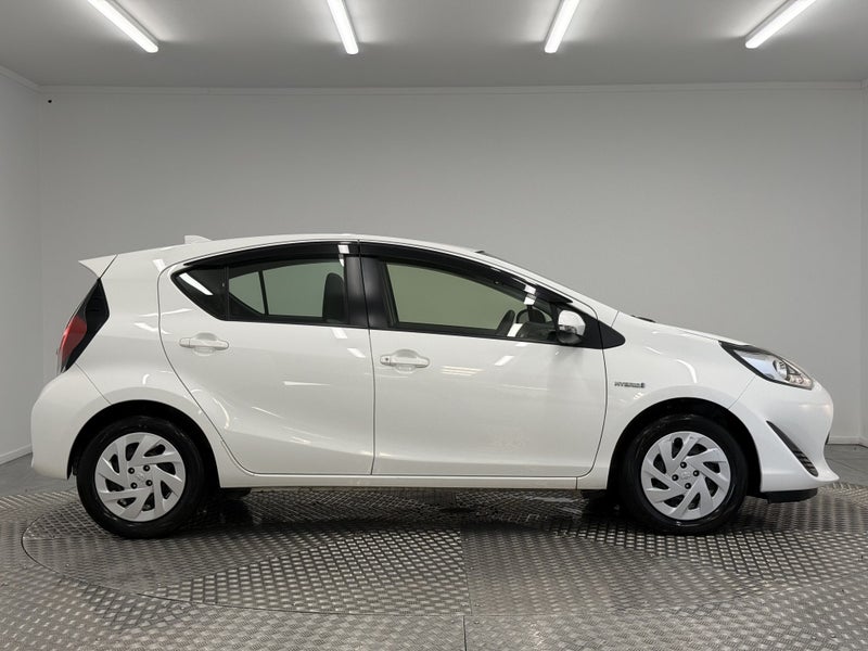 2019 Toyota Aqua 1.5 Hybrid L image 2