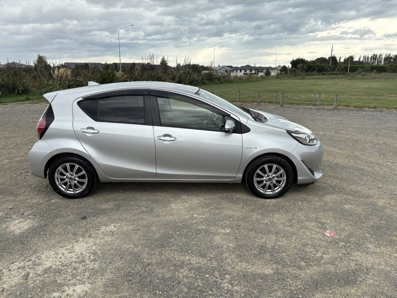 2019 Toyota Aqua 1.5 Hybrid S 5 Dr Hatch CVT 2WD image 3