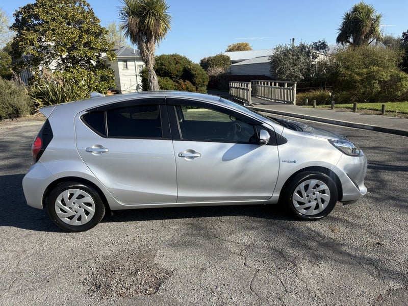 2019 Toyota Aqua 1.5 Hybrid S 5 Dr Hatch CVT 2WD image 3