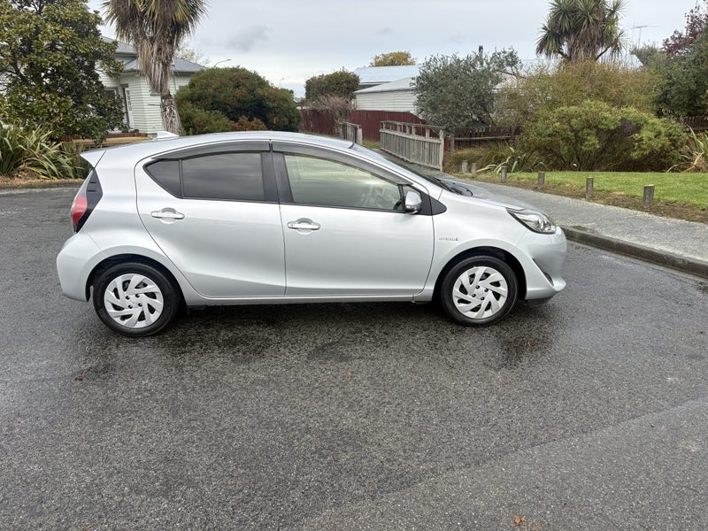 2019 Toyota Aqua 1.5 Hybrid S 5 Dr Hatch CVT 2WD image 3
